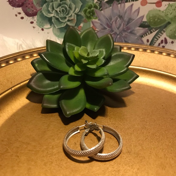 Earrings 🌺 - Picture 1 of 2